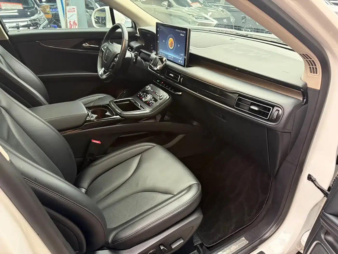 Navigator 2021 2.0T 2WD Premium Edition — миниатюра 9