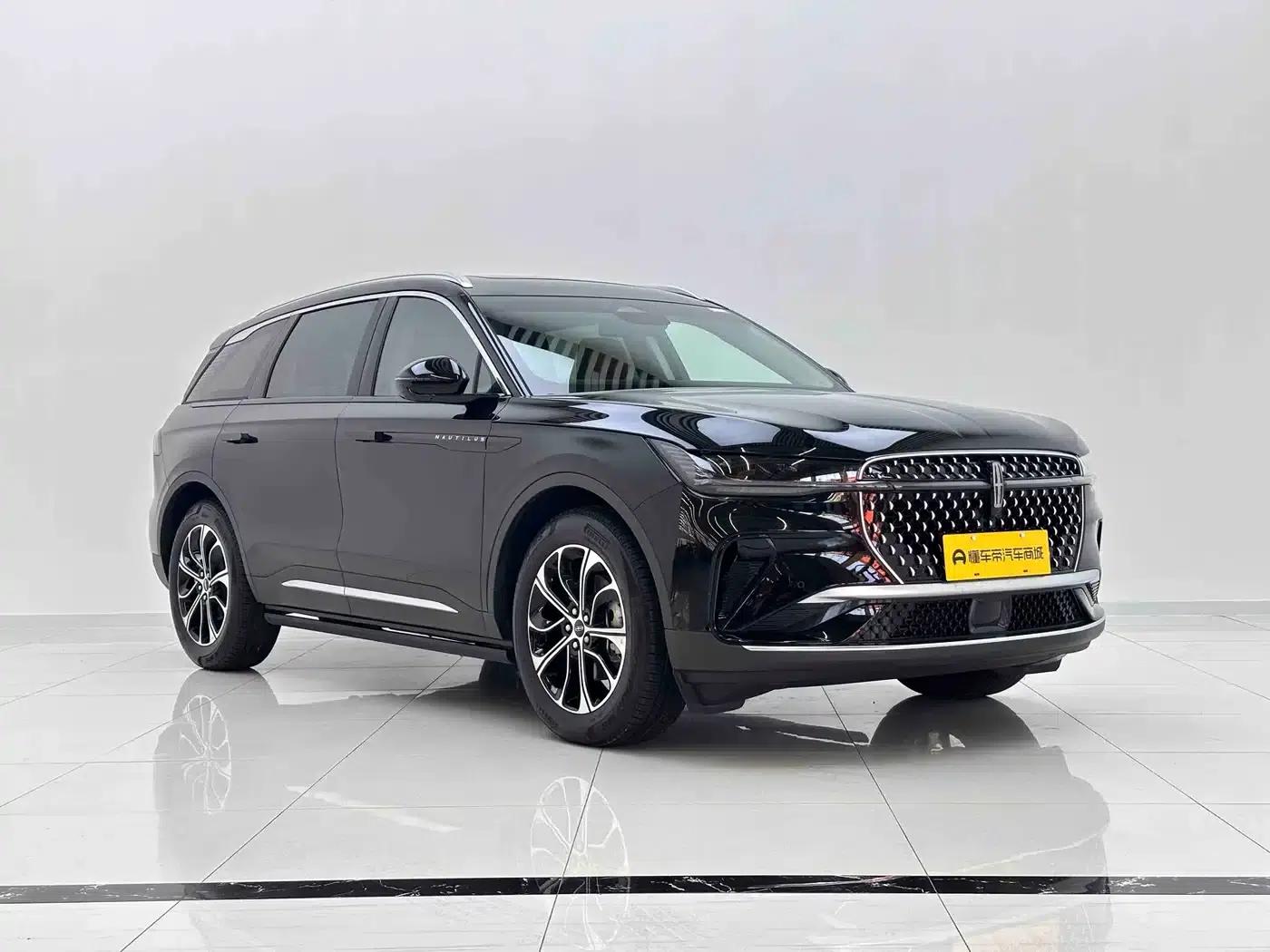 Navigator 2025 2.0T AWD Premium Edition — миниатюра 3
