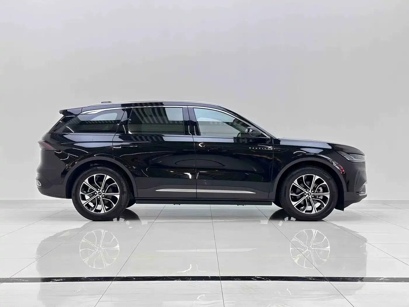 Navigator 2025 2.0T AWD Premium Edition — миниатюра 4