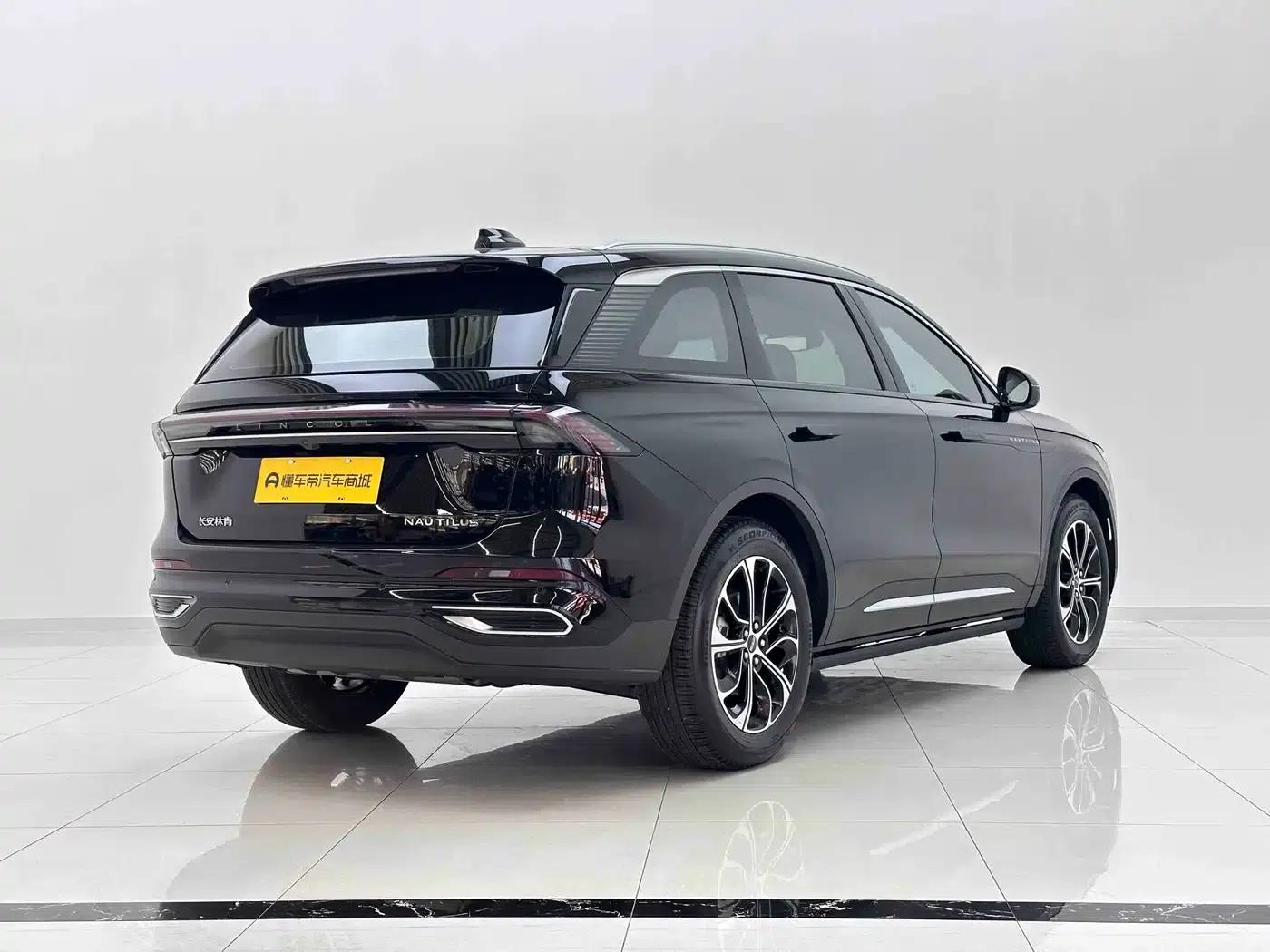 Navigator 2025 2.0T AWD Premium Edition — миниатюра 5