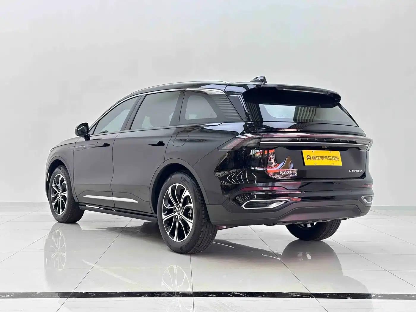 Navigator 2025 2.0T AWD Premium Edition — миниатюра 7