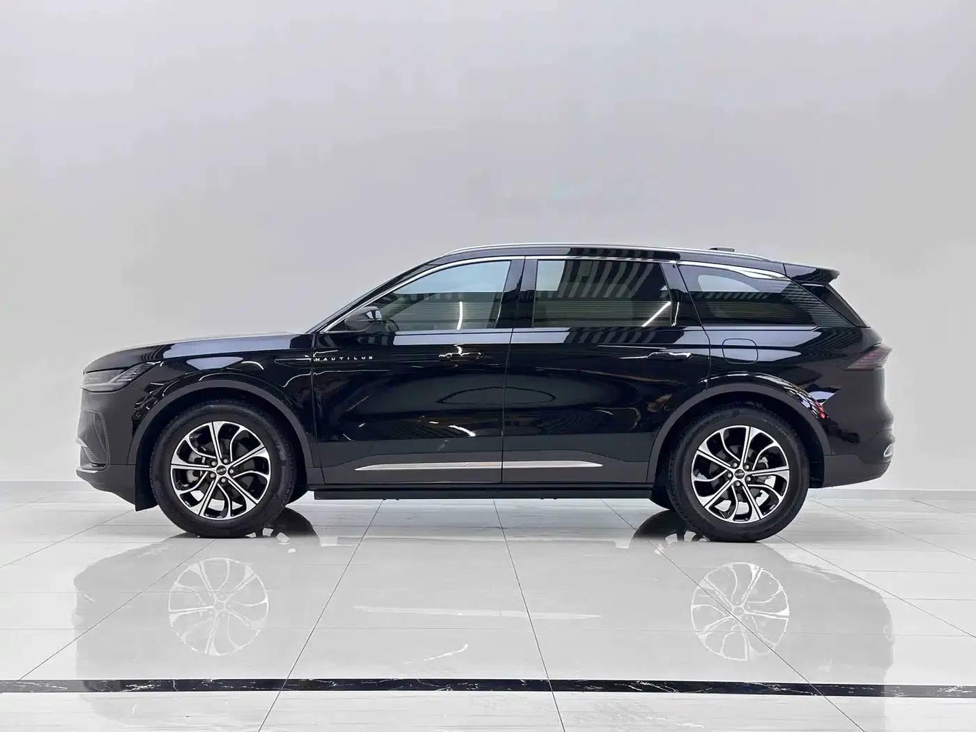 Navigator 2025 2.0T AWD Premium Edition — миниатюра 8