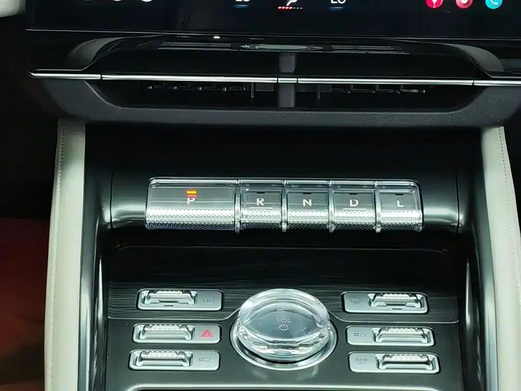 Navigator 2025 Facelift 2.0T AWD Premium Edition — миниатюра 13