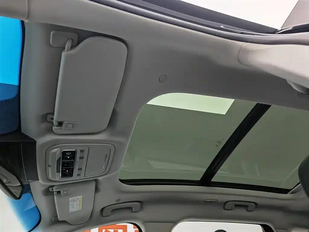 Navigator 2025 Facelift 2.0T AWD Premium Edition — миниатюра 14