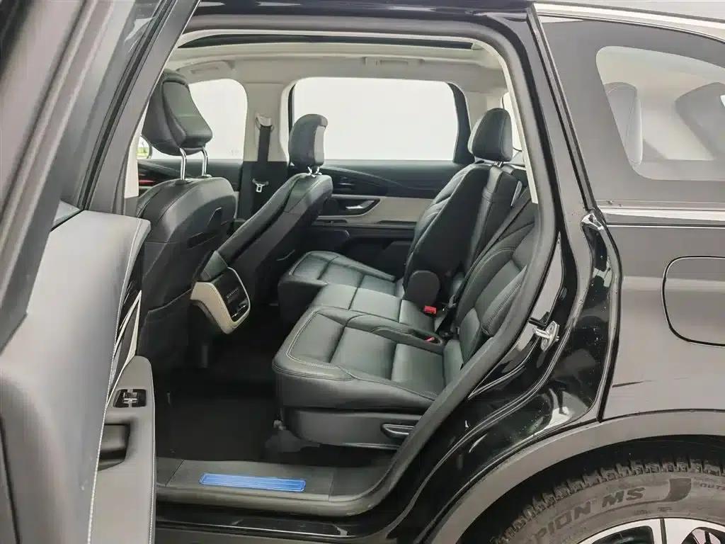 Navigator 2025 Facelift 2.0T AWD Premium Edition — миниатюра 15