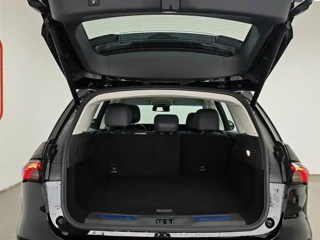 Navigator 2025 Facelift 2.0T AWD Premium Edition — миниатюра 16