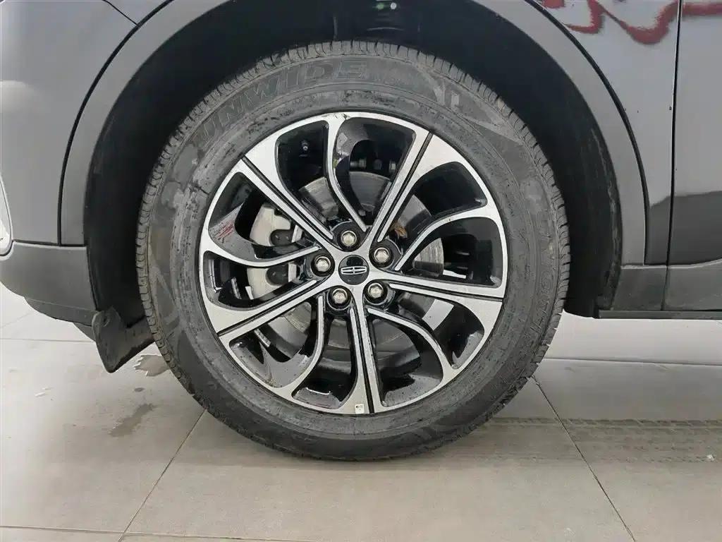 Navigator 2025 Facelift 2.0T AWD Premium Edition — миниатюра 17