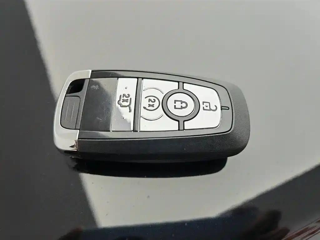 Navigator 2025 Facelift 2.0T AWD Premium Edition — миниатюра 19