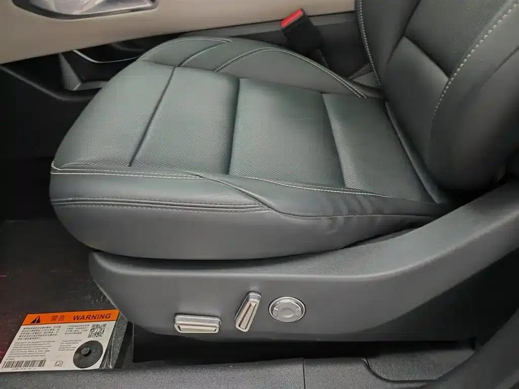 Navigator 2025 Facelift 2.0T AWD Premium Edition — миниатюра 20