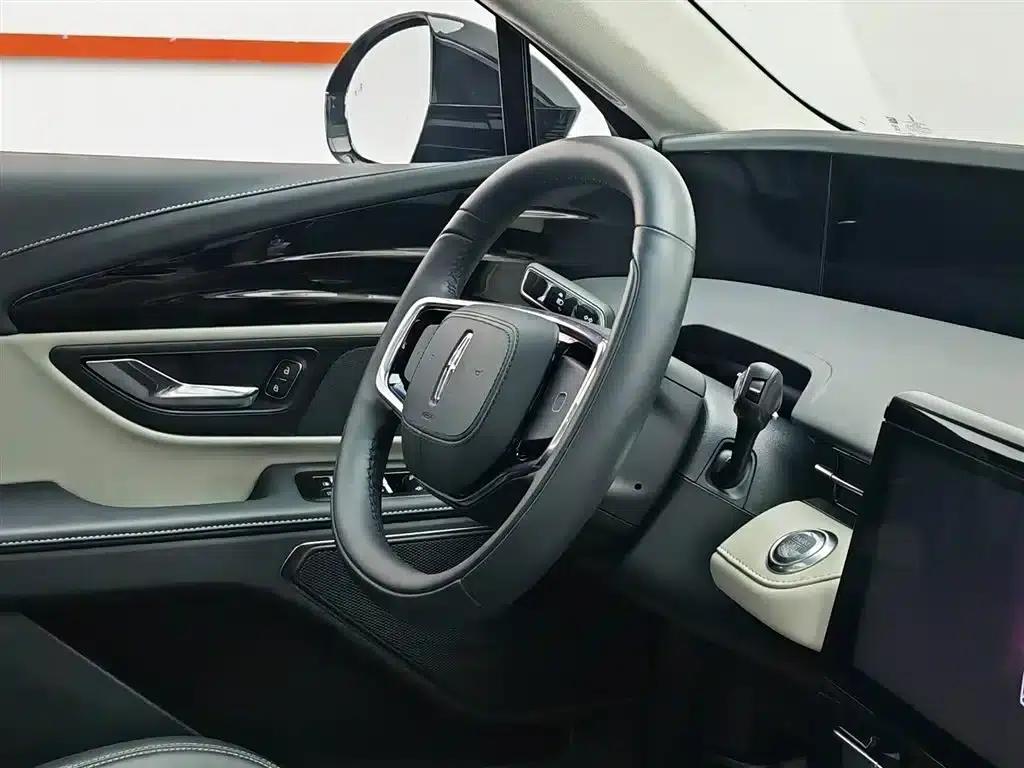Navigator 2025 Facelift 2.0T AWD Premium Edition — миниатюра 22