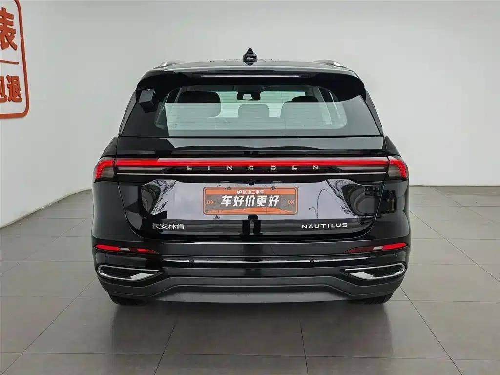 Navigator 2025 Facelift 2.0T AWD Premium Edition — миниатюра 4