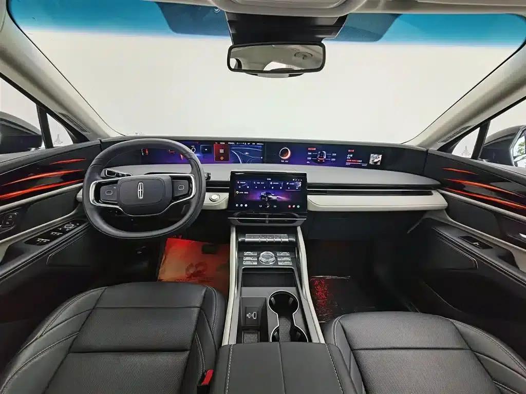 Navigator 2025 Facelift 2.0T AWD Premium Edition — миниатюра 5