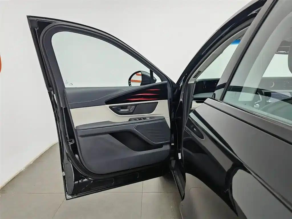 Navigator 2025 Facelift 2.0T AWD Premium Edition — миниатюра 8