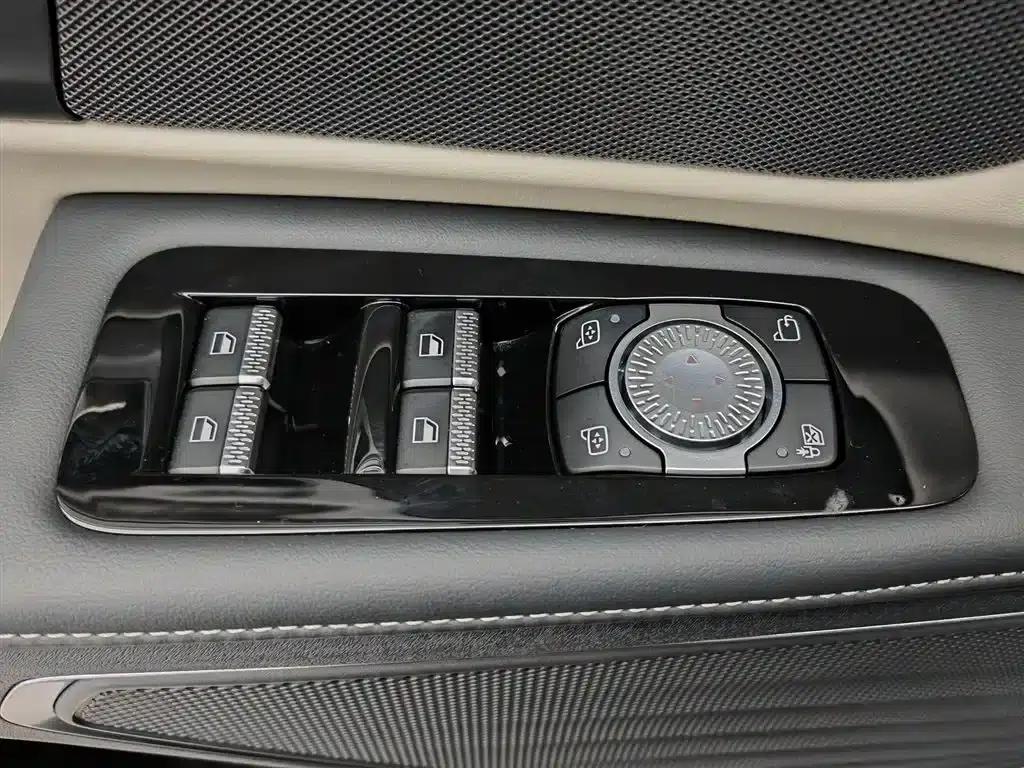Navigator 2025 Facelift 2.0T AWD Premium Edition — миниатюра 9