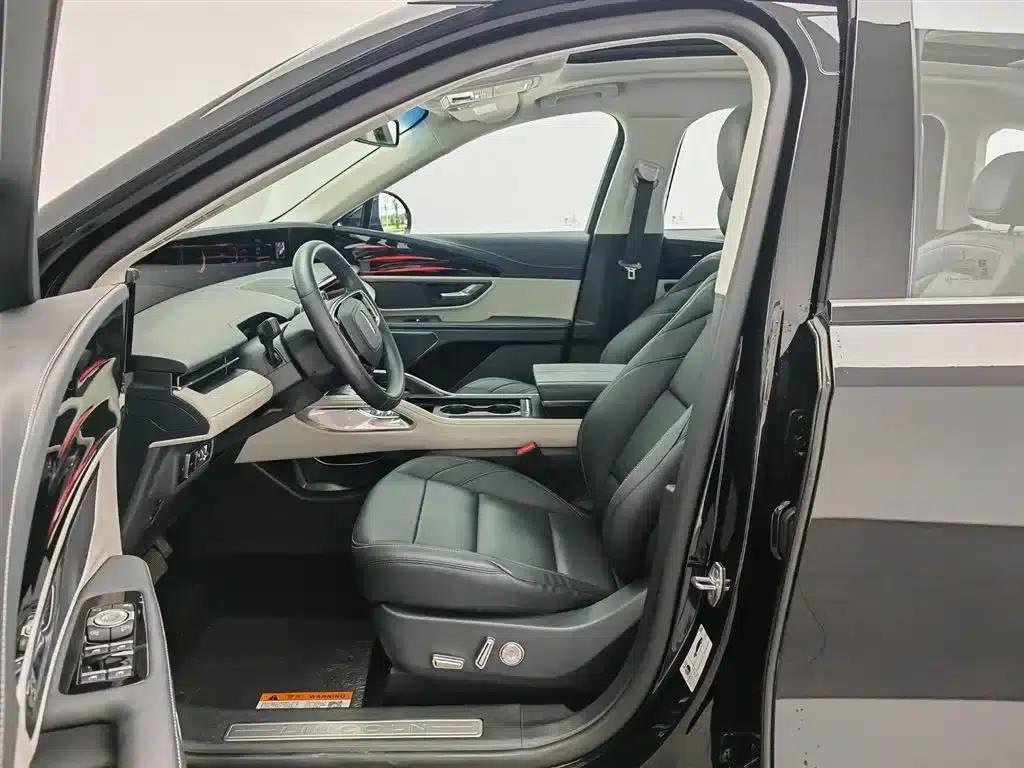 Navigator 2025 Facelift 2.0T AWD Premium Edition — миниатюра 10