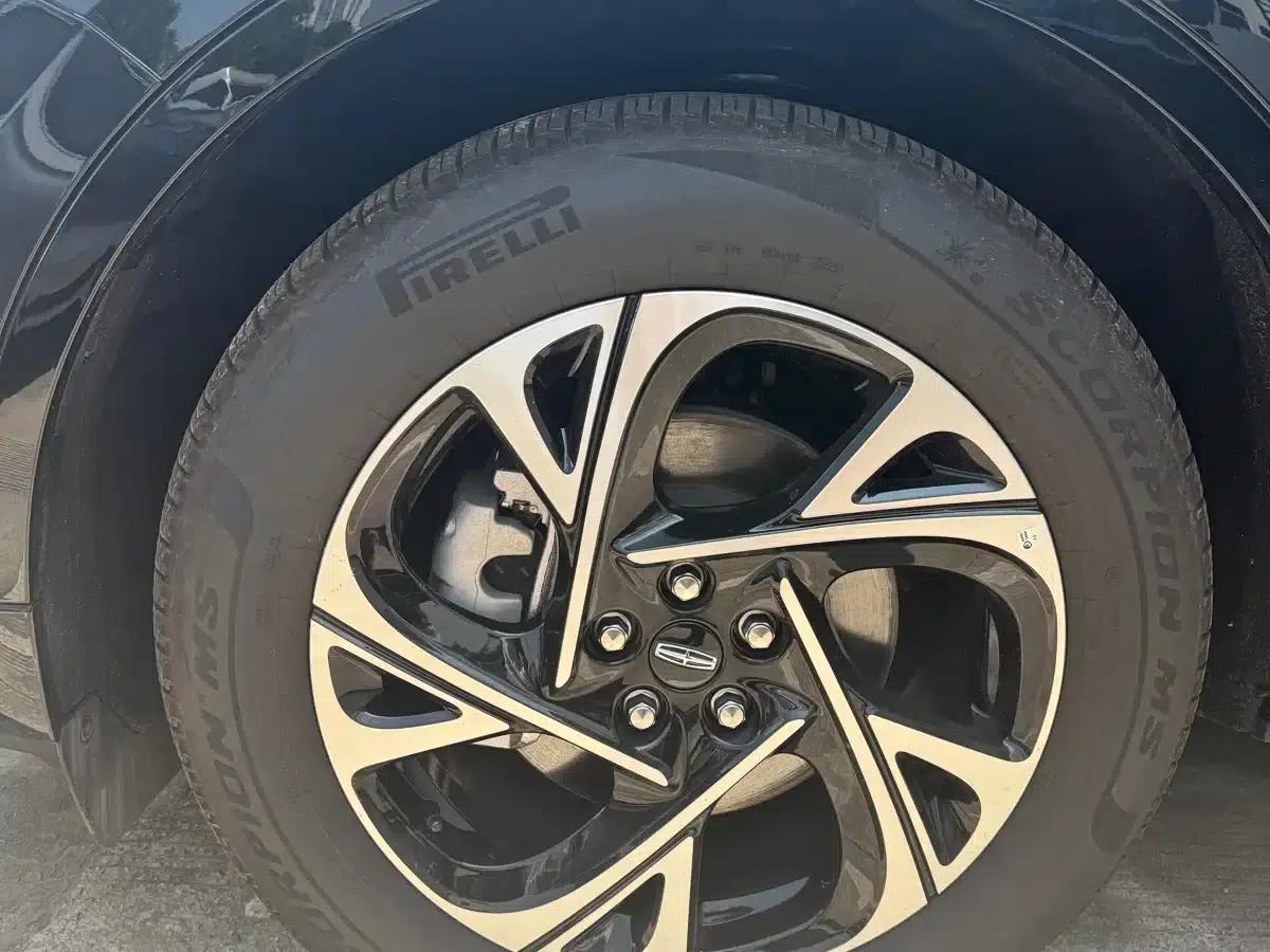 Navigator 2025 2.0T AWD Premium Hybrid — миниатюра 11