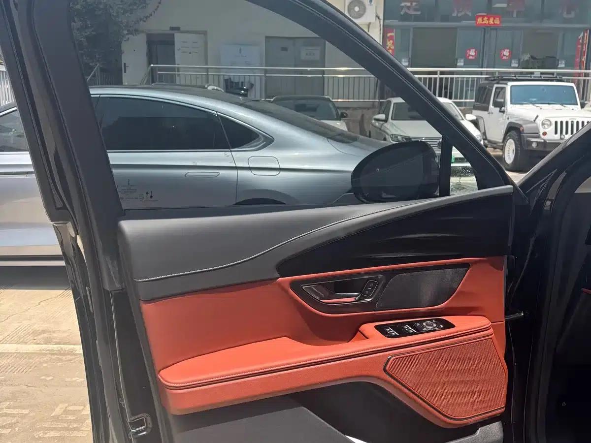 Navigator 2025 2.0T AWD Premium Hybrid — миниатюра 13
