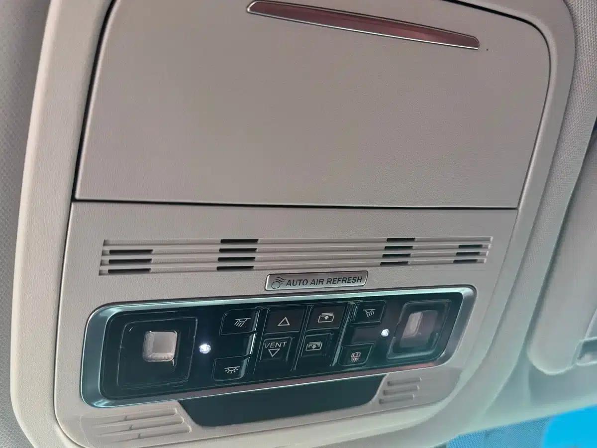 Navigator 2025 2.0T AWD Premium Hybrid — миниатюра 31
