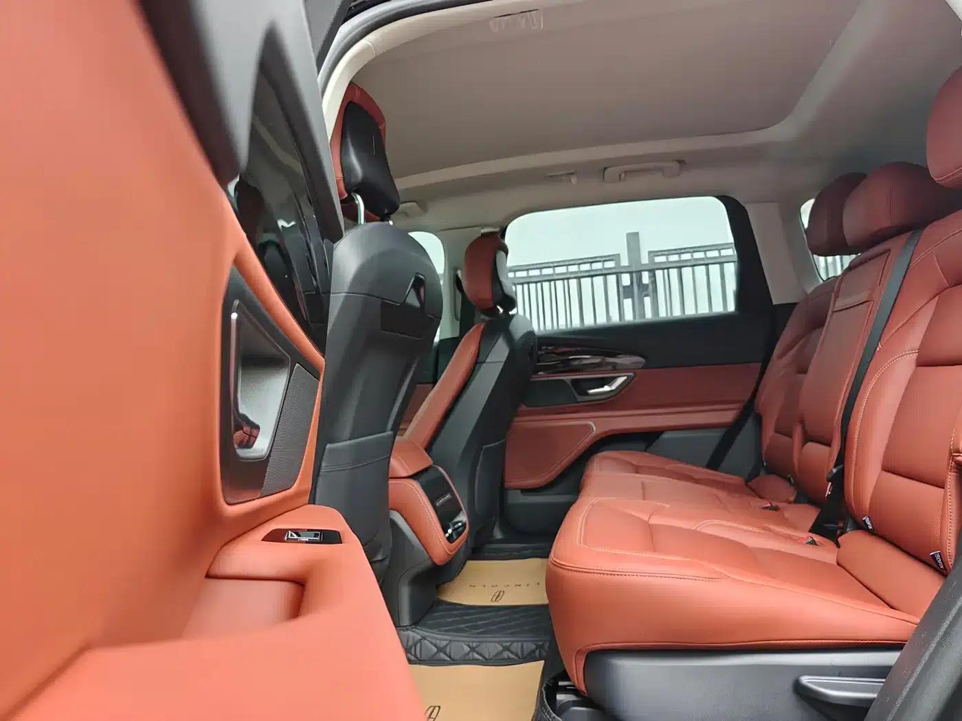 Navigator 2025 2.0T AWD Premium Hybrid — миниатюра 7