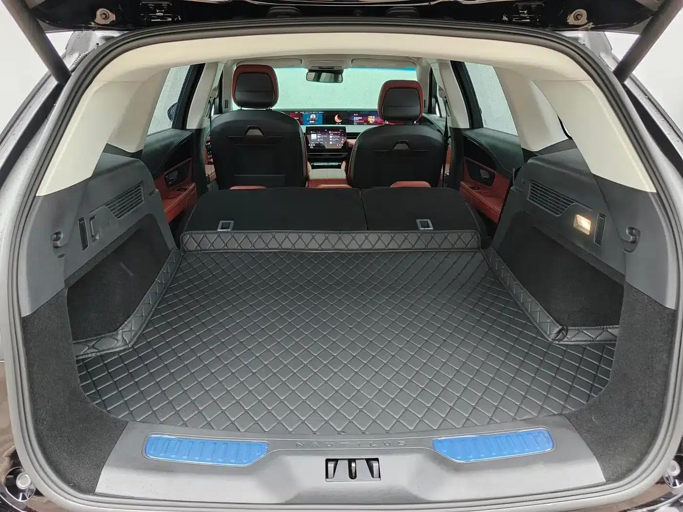 Navigator 2025 2.0T AWD Premium Hybrid — миниатюра 10