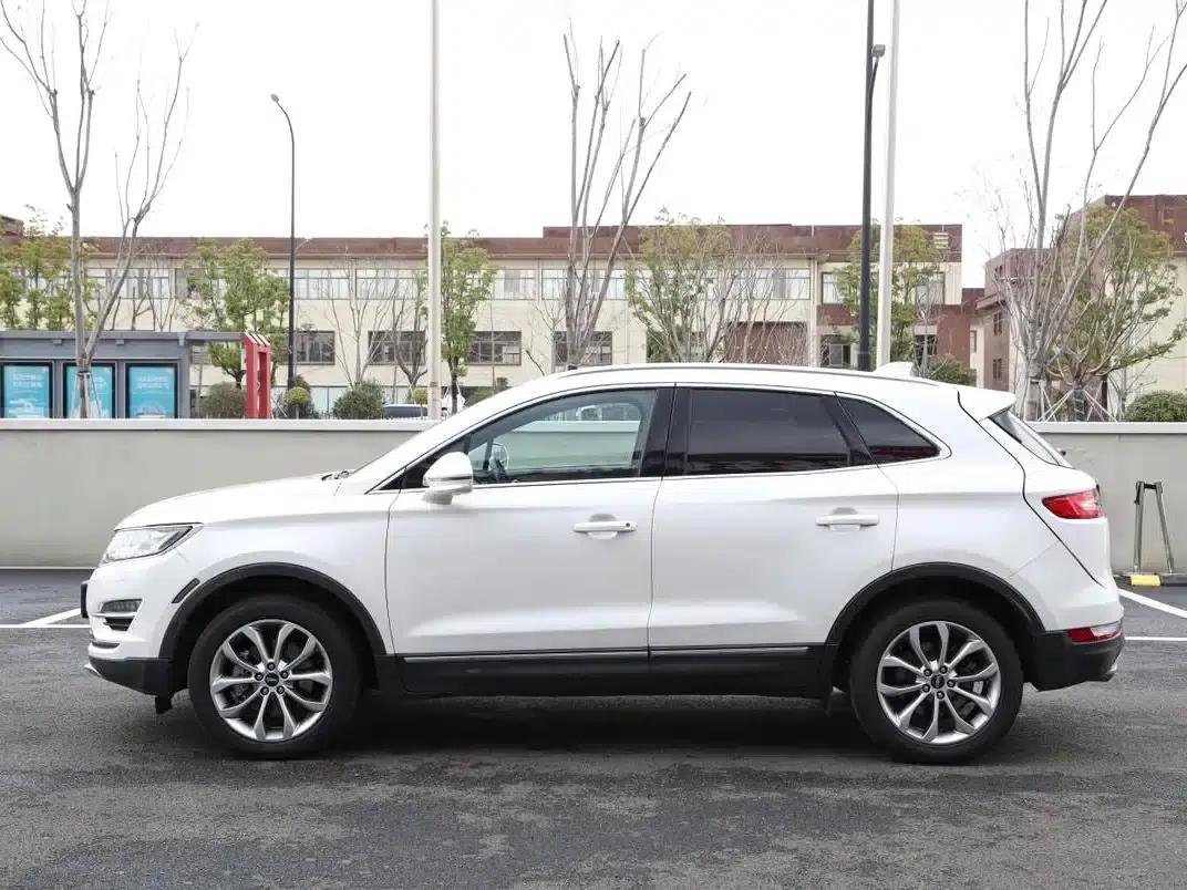 Lincoln MKC 2017 2.0T 2WD Premium Edition — миниатюра 19