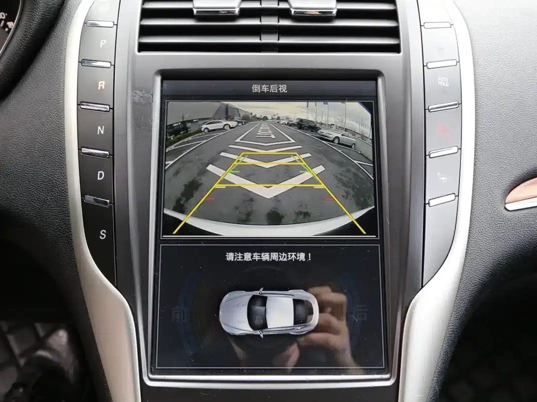 Lincoln MKC 2017 2.0T 2WD Premium Edition — миниатюра 5