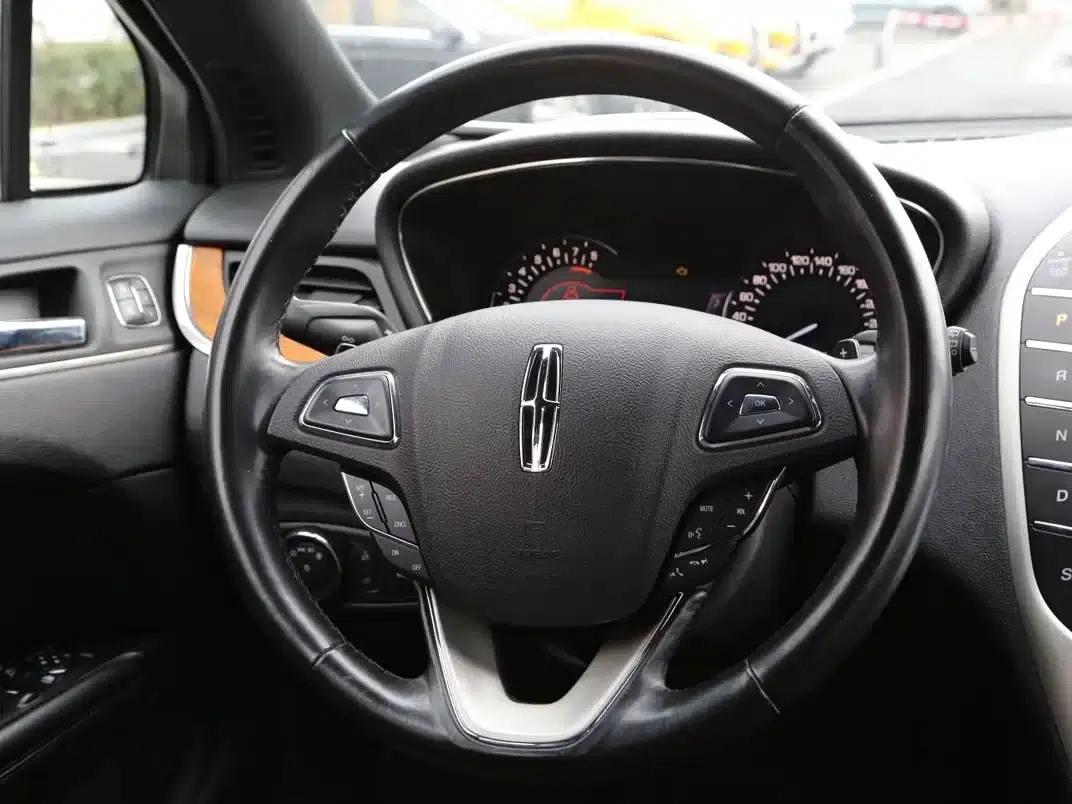 Lincoln MKC 2017 2.0T 2WD Premium Edition — миниатюра 8