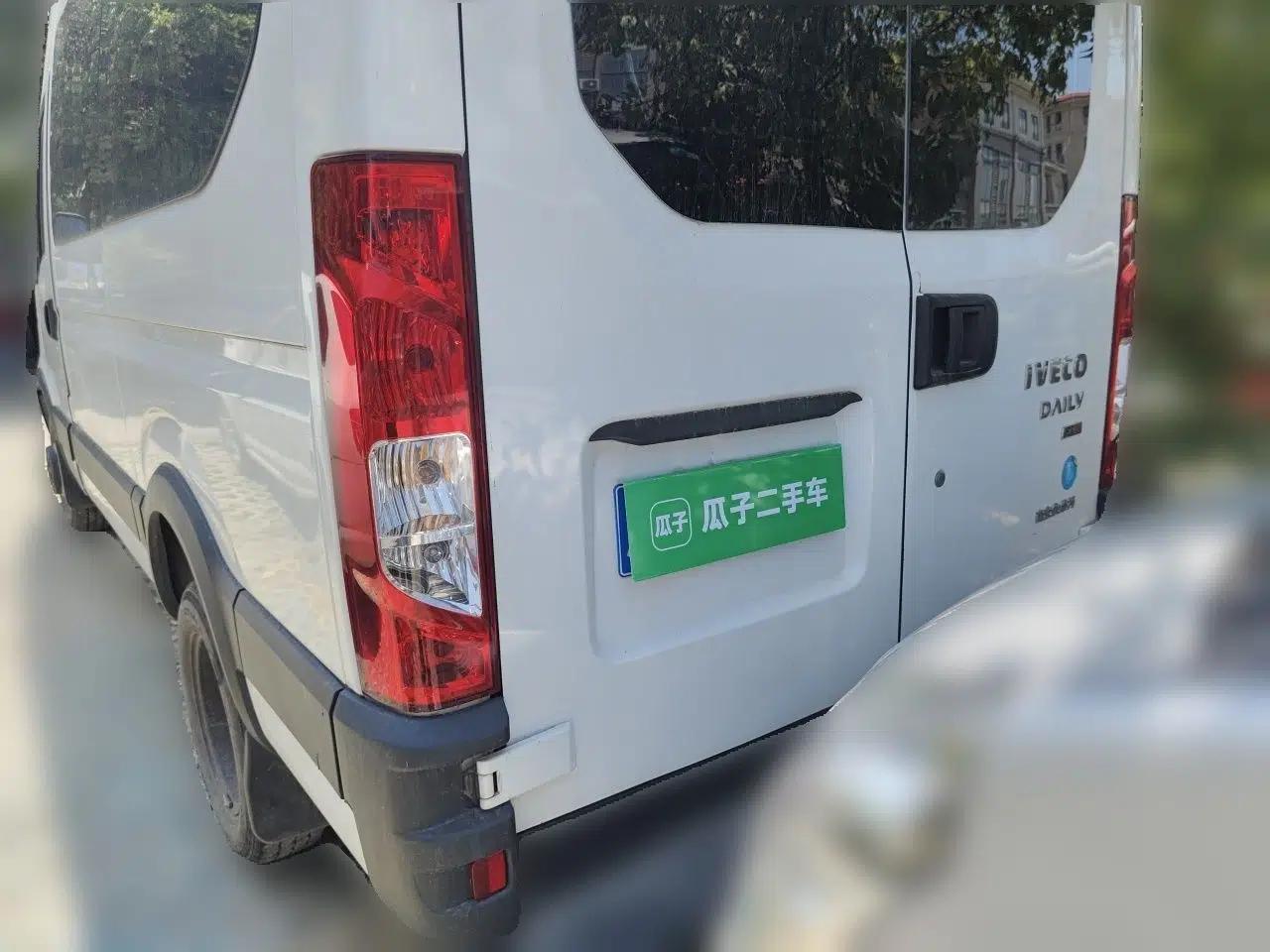 Iveco Eurocargo 2021 2.0T Manual Super Rui Long Wheelbase Short Overhang High Roof Side-Sliding Door F1A — миниатюра 4