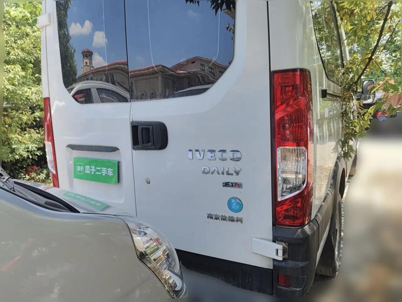 Iveco Eurocargo 2021 2.0T Manual Super Rui Long Wheelbase Short Overhang High Roof Side-Sliding Door F1A — миниатюра 5