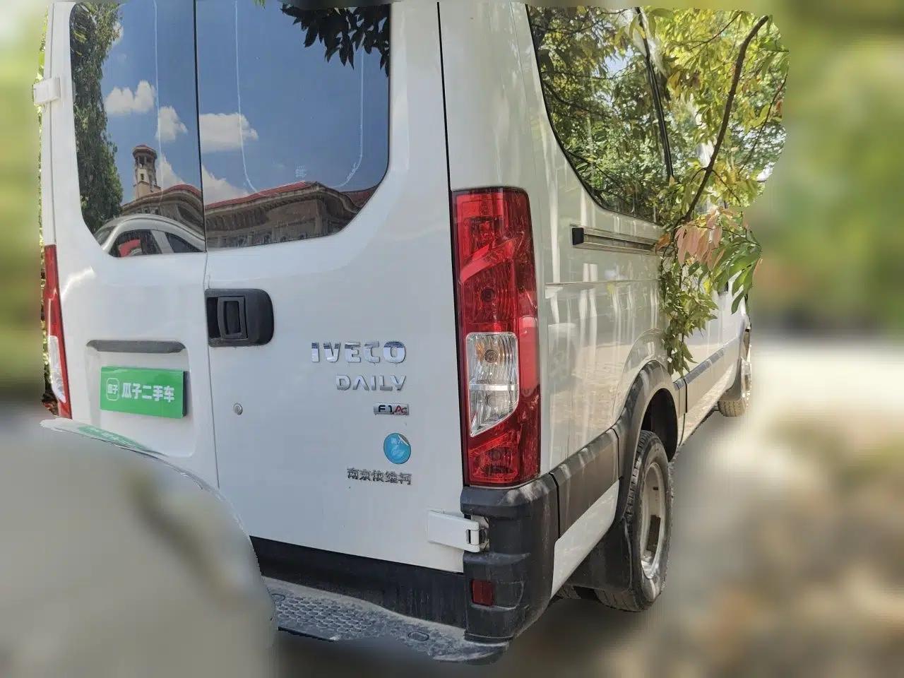 Iveco Eurocargo 2021 2.0T Manual Super Rui Long Wheelbase Short Overhang High Roof Side-Sliding Door F1A — миниатюра 6