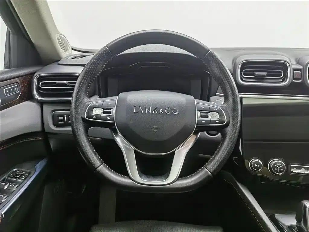 Lynk & Co 02 2018 2.0T DCT AWD Pro Edition (National V Emission Standard) — миниатюра 11