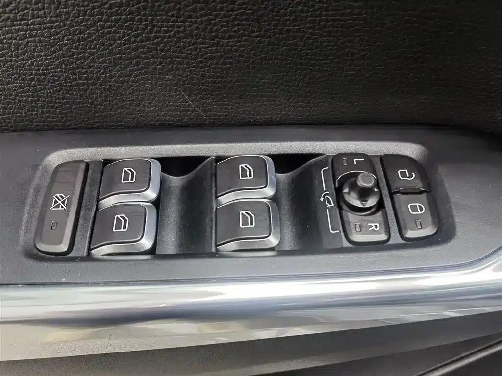Lynk & Co 02 2018 2.0T DCT AWD Pro Edition (National V Emission Standard) — миниатюра 9