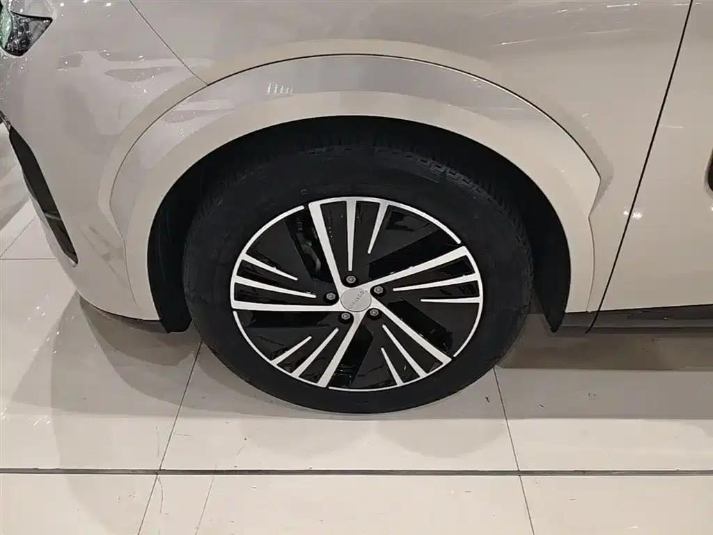 Lynk & Co 08 EM-P 2023 Model, 120km Long Range Halo — миниатюра 23