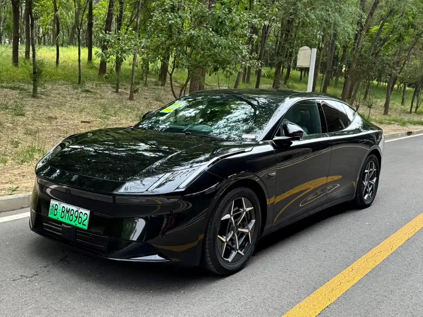 Lynk & Co Z10 2024 STARBUFF 95kWh 766km RWD — миниатюра 2