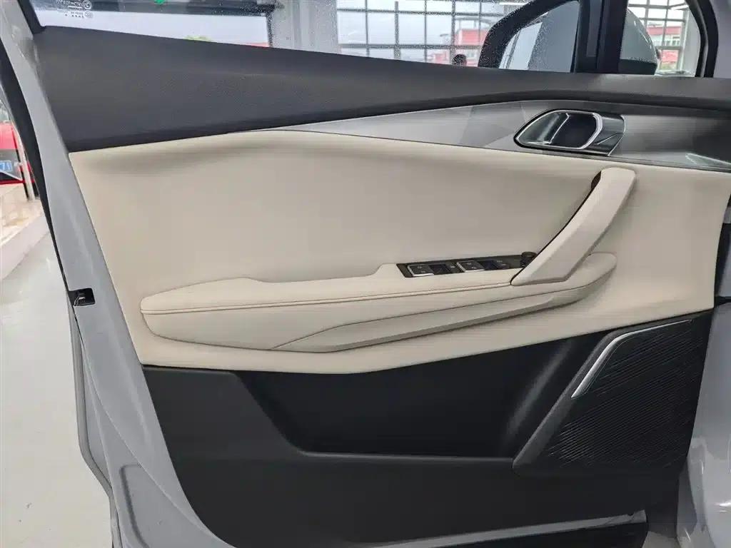 Lynk & Co 06 EM-P 2022 PHEV 84KM Range Pro — миниатюра 22
