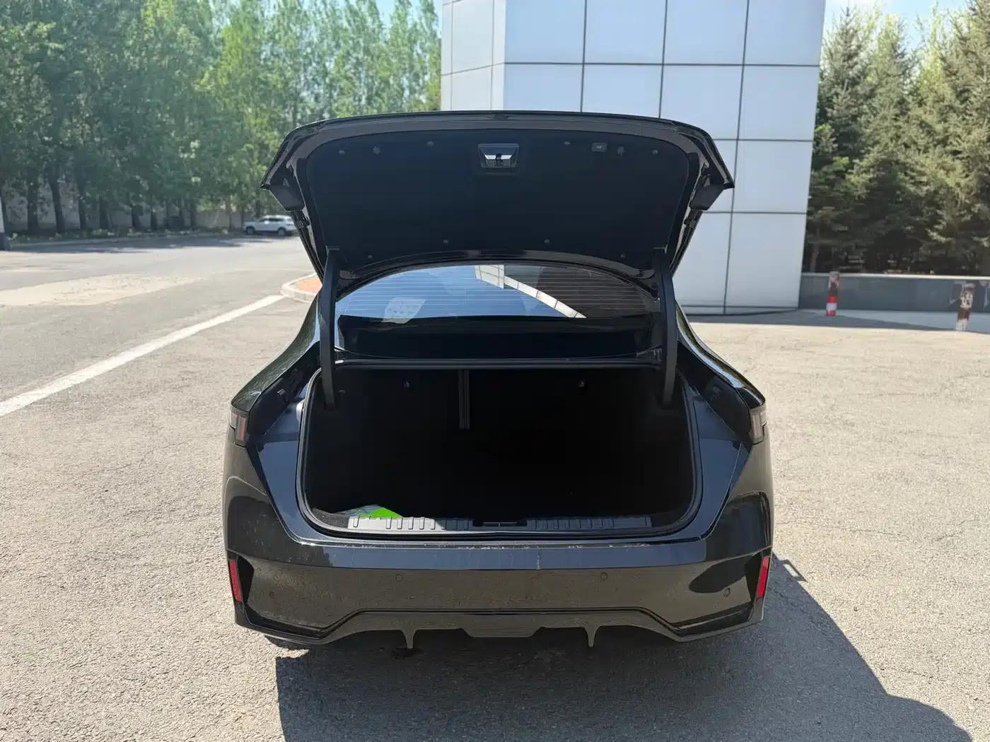 Lynk & Co 07 EM-P 2024 Model, EM-P 126km Long Range, Halo — миниатюра 26