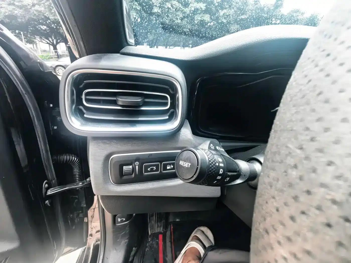 Lynk & Co 03 PHEV 2020 1.5T Pro — миниатюра 37