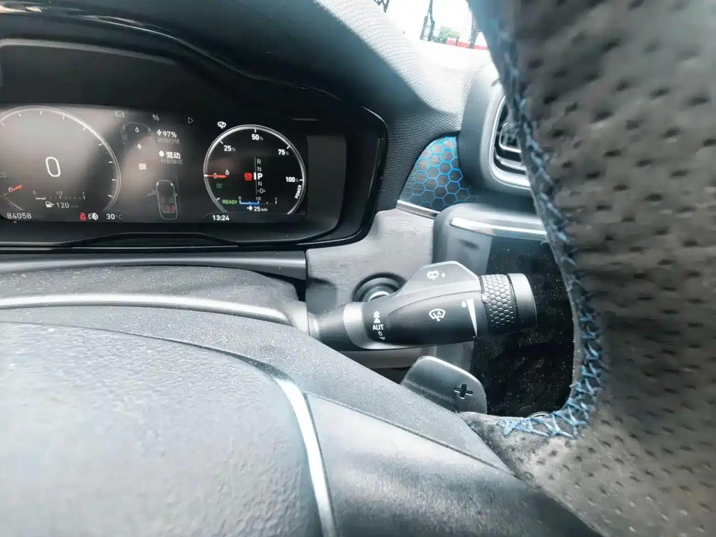 Lynk & Co 03 PHEV 2020 1.5T Pro — миниатюра 45