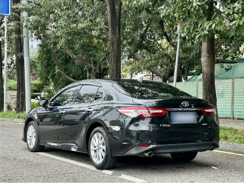 Toyota Camry 2021 2.0G Luxury Edition — миниатюра 3