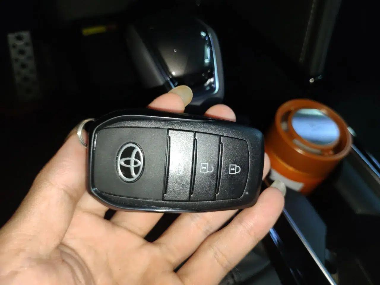 Toyota Camry 2026 Model Dual-Engine 2.0HSE Sport Lite Edition — миниатюра 9