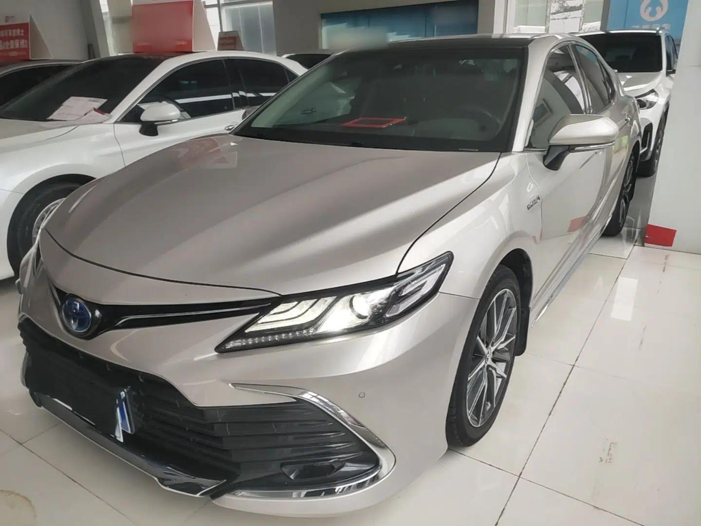 Toyota Camry 2023 Dual-Motor 2.5HG Luxury Edition — миниатюра 1