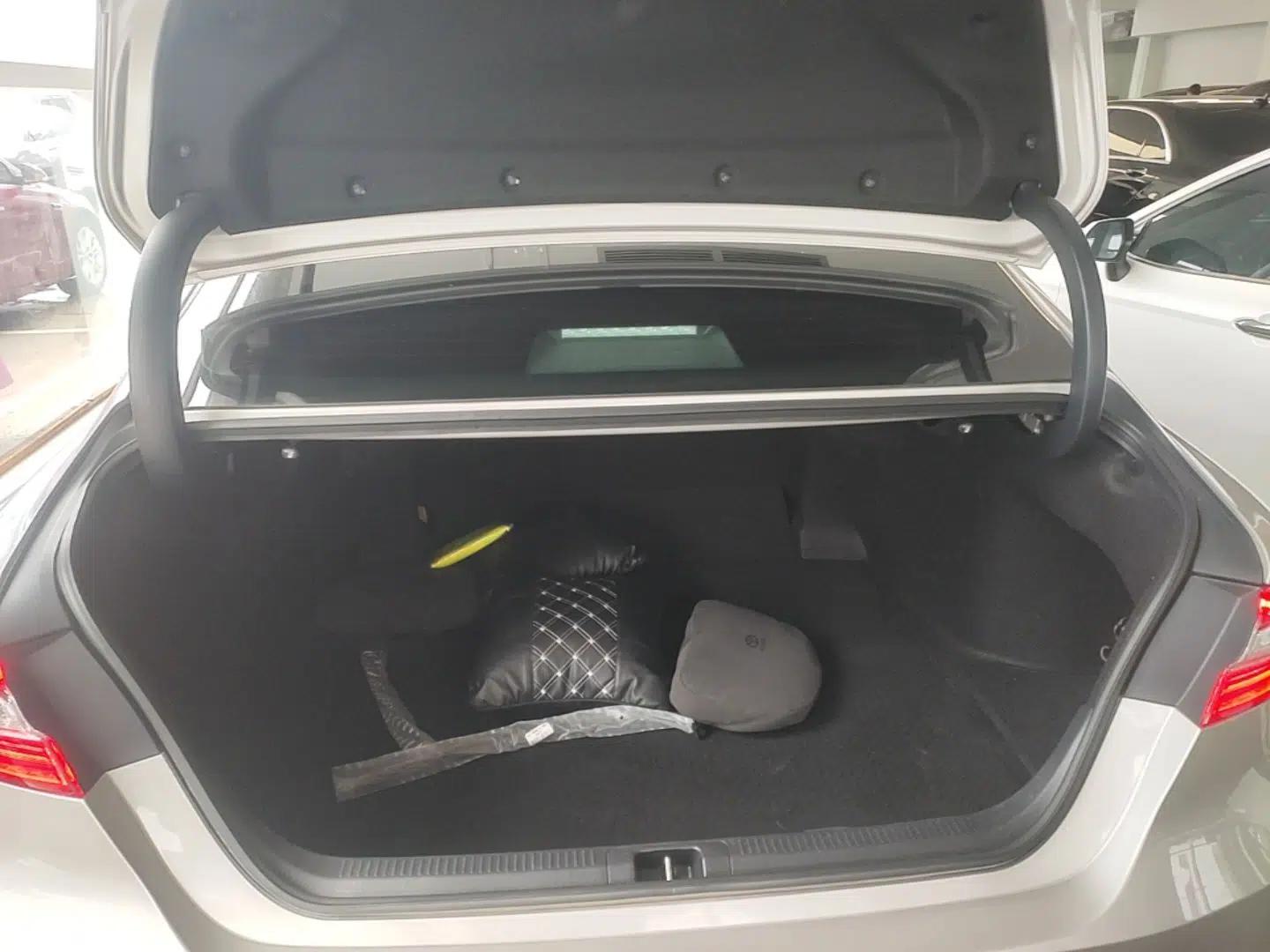 Toyota Camry 2023 Dual-Motor 2.5HG Luxury Edition — миниатюра 21