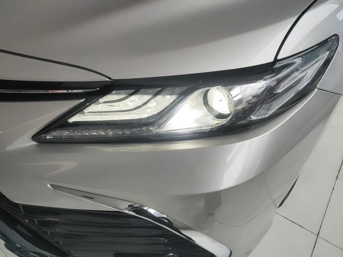 Toyota Camry 2023 Dual-Motor 2.5HG Luxury Edition — миниатюра 5