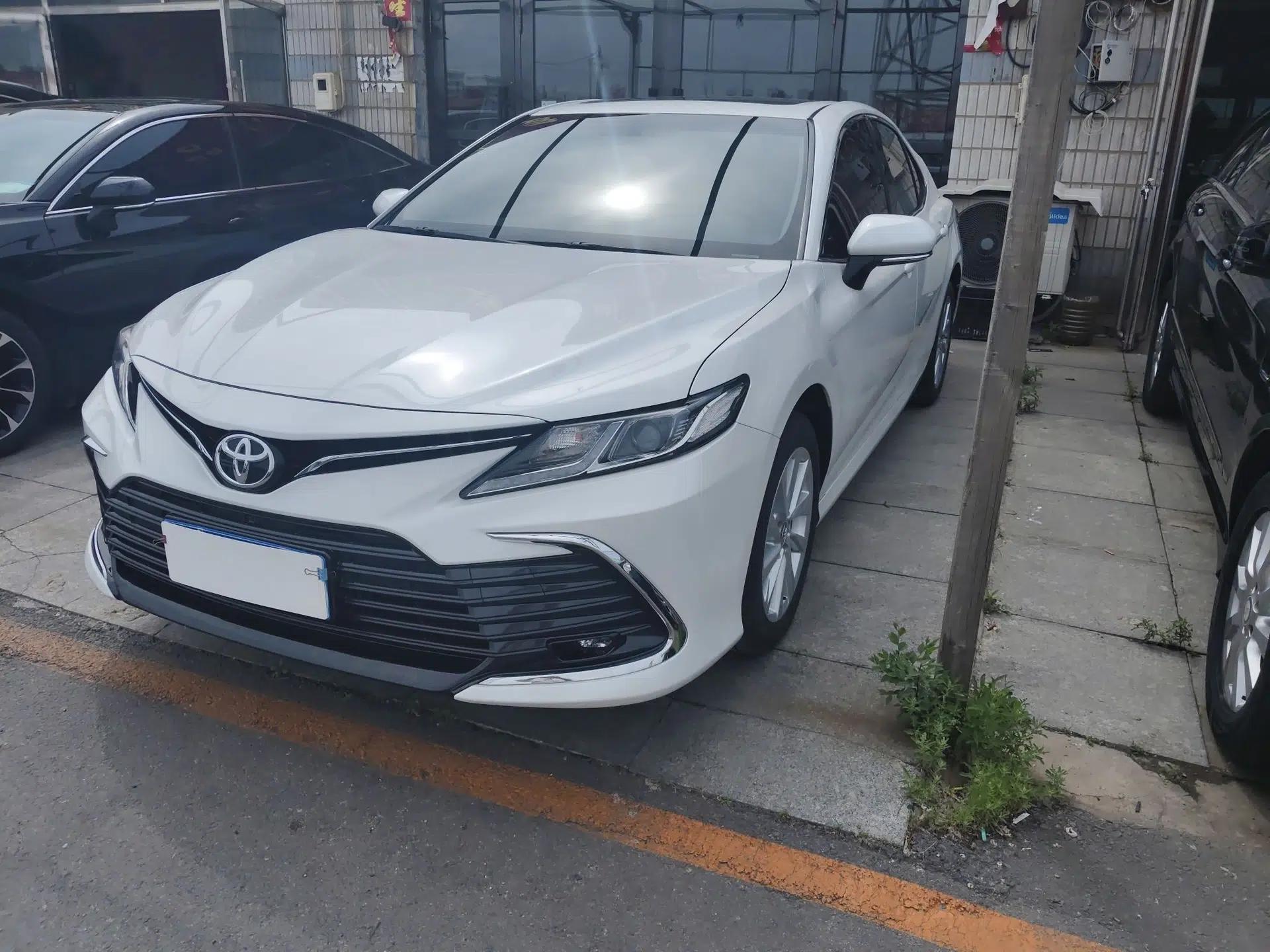 Toyota Camry 2023 2.0GVP Premier Edition — миниатюра 1