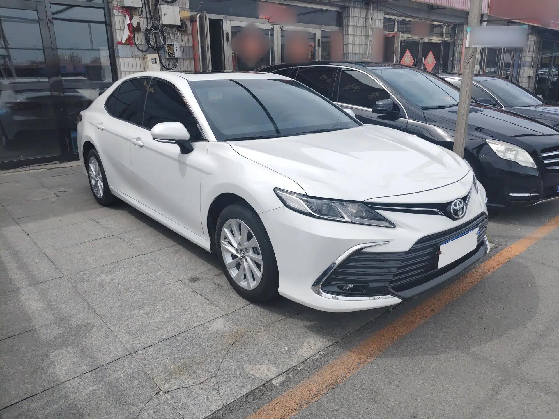 Toyota Camry 2023 2.0GVP Premier Edition — миниатюра 3