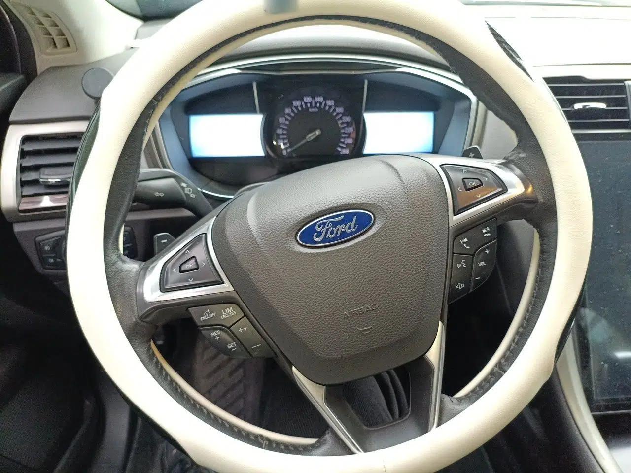 Ford Mondeo 2013 2.0L GTDi 200 Luxury Model — миниатюра 11