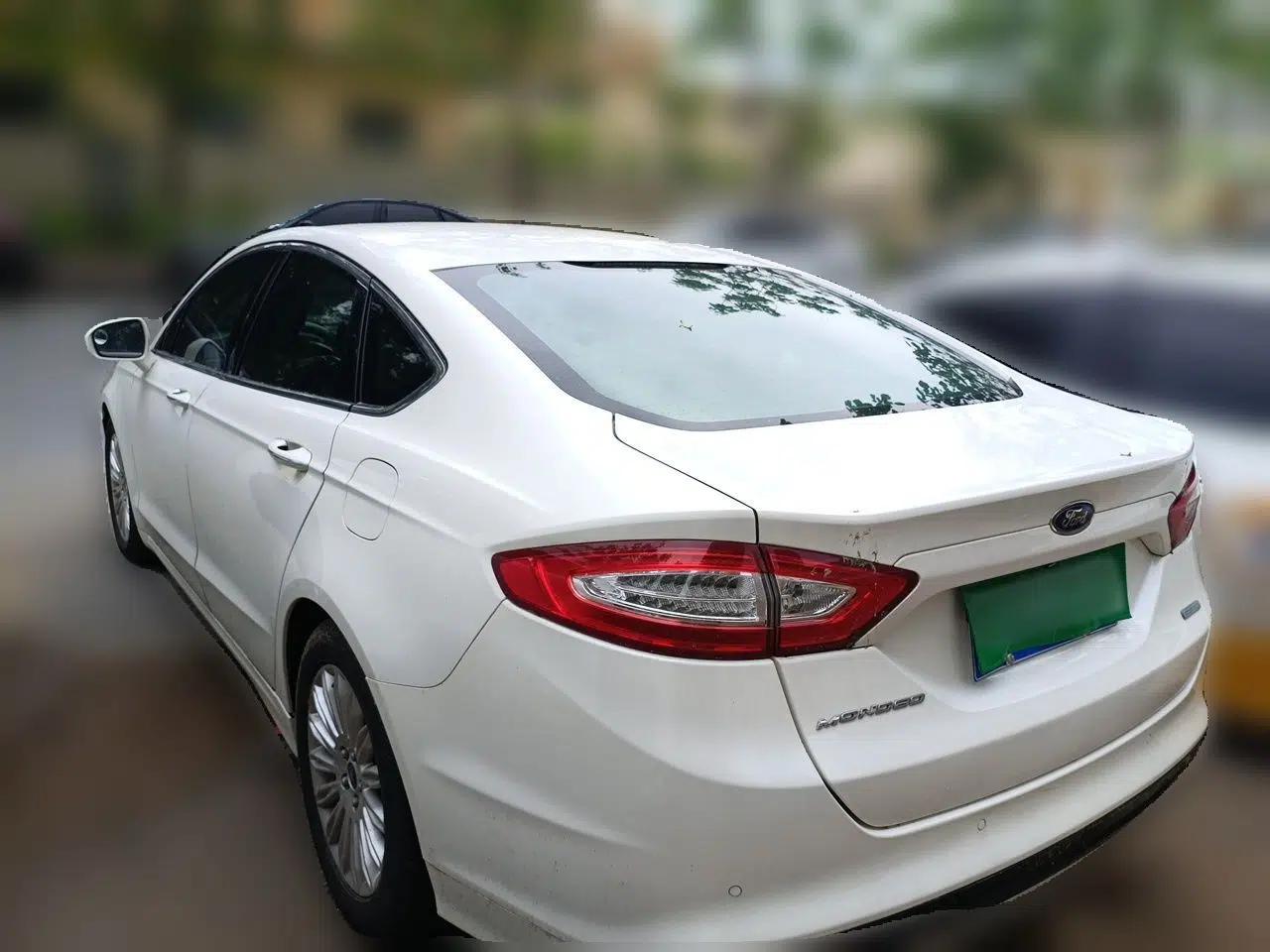Ford Mondeo 2013 2.0L GTDi 200 Luxury Model — миниатюра 4