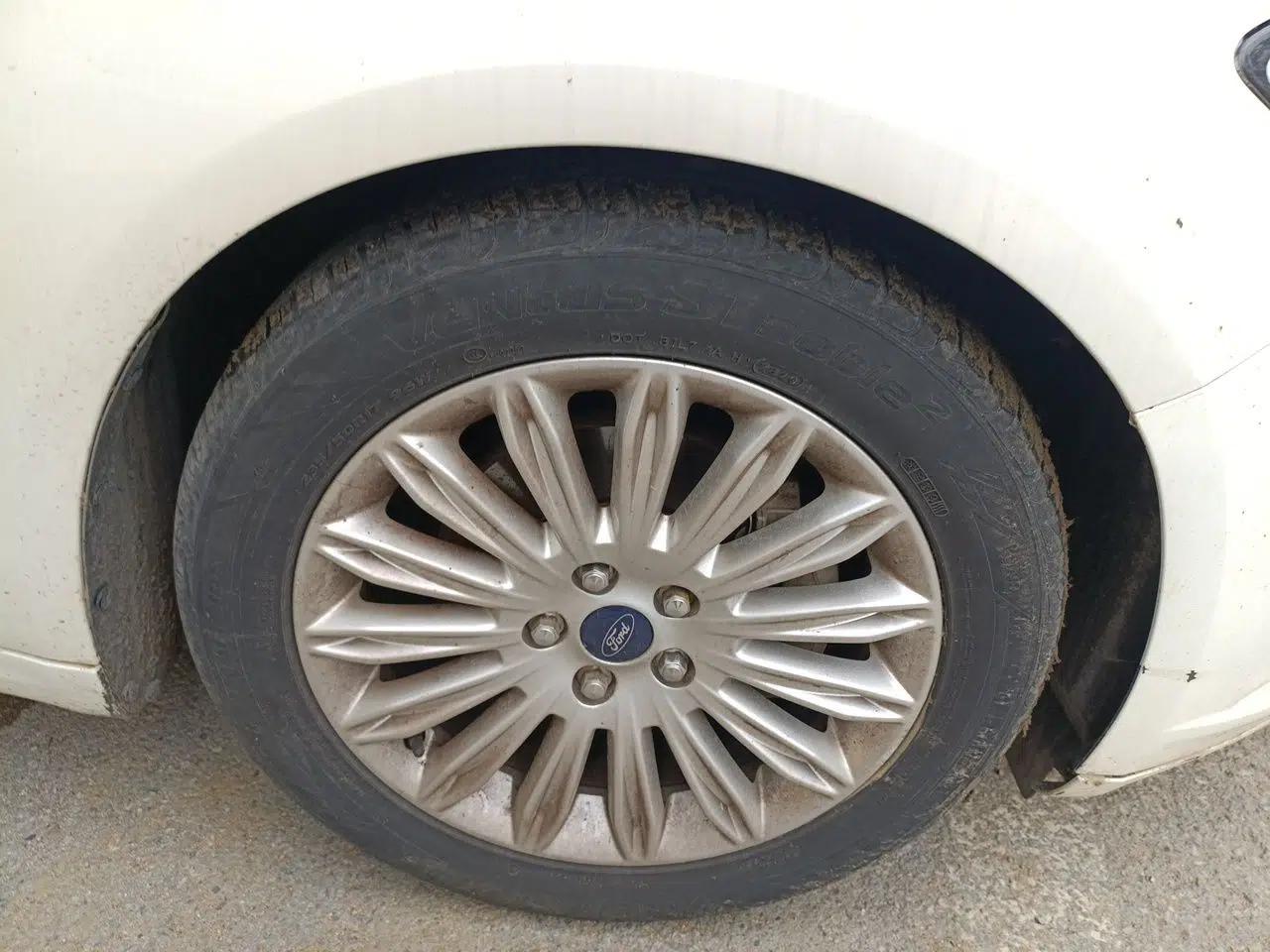 Ford Mondeo 2013 2.0L GTDi 200 Luxury Model — миниатюра 8