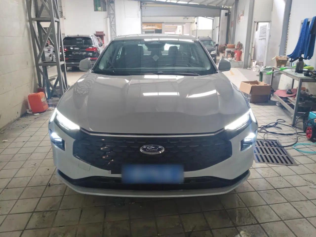 Ford Mondeo 2023 EcoBoost 180 Luxury Model — миниатюра 2