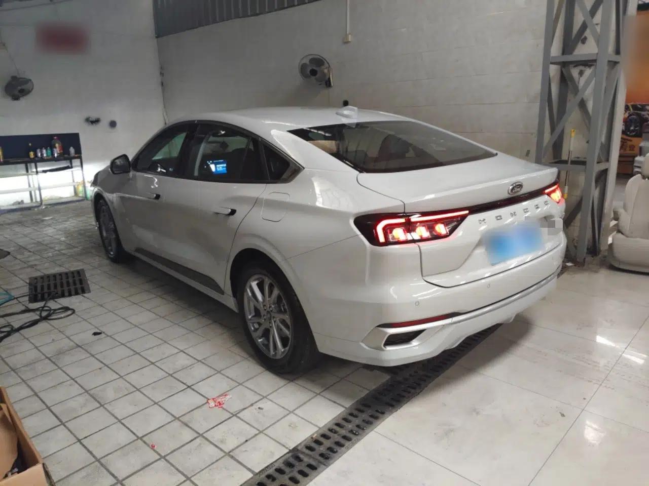 Ford Mondeo 2023 EcoBoost 180 Luxury Model — миниатюра 6
